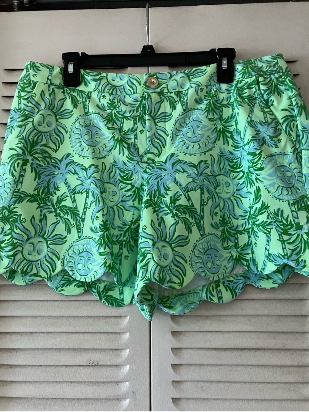 Lilly Pulitzer Scalloped Buttercup Mid-Rise Shorts NWT!!